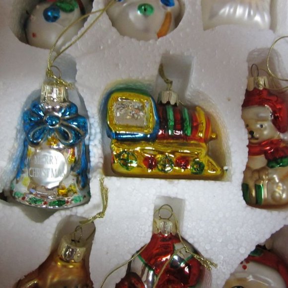 90'S METAL TREE WITH GLASS ORNAMENTS OF DIFFERENT CHRISTMAS SHAPES IN BOXES - Picture 6 of 9